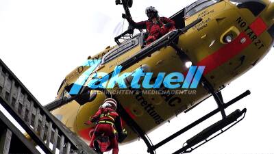 Spektakuläre Rettung in Blumenthal: Hubschrauber birgt Verletzten aus 45 Meter Höhe -  Rettung (OnTape)