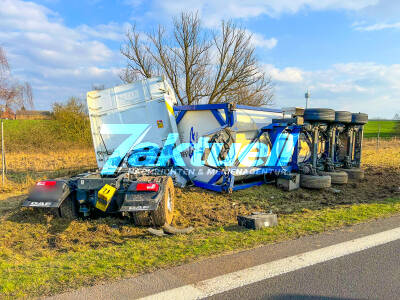 Schwerer LKW-Unfall legt A10 zwischen Anschlussstelle Falkensee und Dreieck Havelland lahm