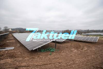 Neuer Solarpark in Tübingen: Bilder der Anlage an der B27