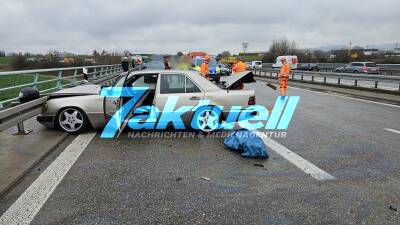 Schwerer Unfall bei Regen - weiteres Fahrzeug bei Unfall beschädigt - Vollsperrung der B14 in Richtung Stuttgart 