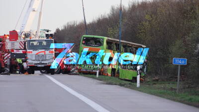 Mehrere Tote und Verletzte bei Flixbus-Unfall - Reisebus kippt auf A9 bei Wiedemar um 