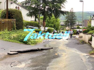 Bad Neuenahr Ahrweiler im Dellmich: Straße von Regenmassen weggespült