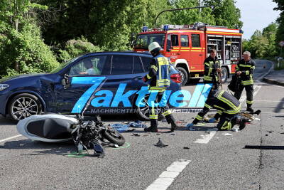 Ampel ausgefallen: SUV Fahrerin nimmt Roller Fahrer Vorfahrt - 51 Jähriger wird lebensgefährlich verletzt. 