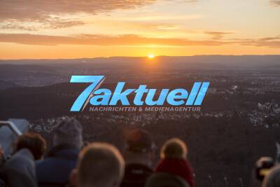 Fotoupdate: Sonnenaufgang auf dem Fernsehturm, der am WE 24h geöffnet hat