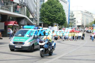 Verdi-Demo in der Innenstadt: Kaufhof-Mitarbeiter demonstrieren für 6% mehr Gehalt