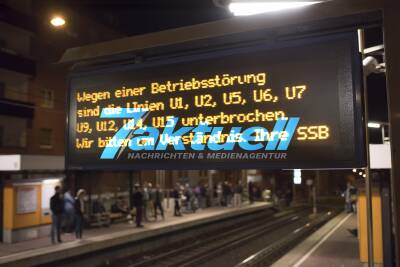 Stadtbahnausfall in Stuttgart in Folge eines Brandes im Hauptbahnhof - Bilder von der Haltestelle Bopser