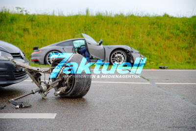 Verkehrsunfall zwischen 3 PKW - Darunter Porsche 911 - L1204 voll gesperrt 