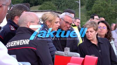 Innenminister Strobel verschafft sich einen Überblick in Ebersbach-Fils nach der Flutkatastrophe 