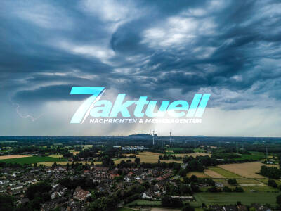 Unwetterzelle Marl über dem Kreis Recklinghausen mit Blitz