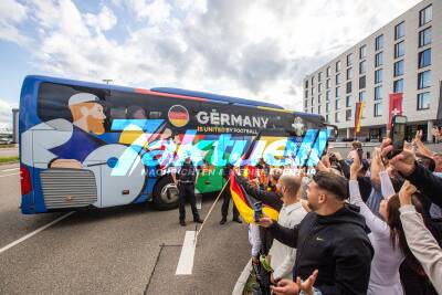 Ankunft der deutschen Fußballnationalmannschaft am Mövenpick Hotel