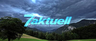 Unwetter zieht in den Alpen auf - der Himmel verdunkelt sich - Imposantes Wolken-Schauspiel und Starkregen