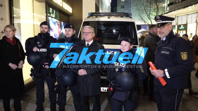 Nach Anschlag: BW-Innenminister Strobl informiert sich auf dem Stuttgarter Weihnachtsmarkt über die Sicherheitsmaßnahmen