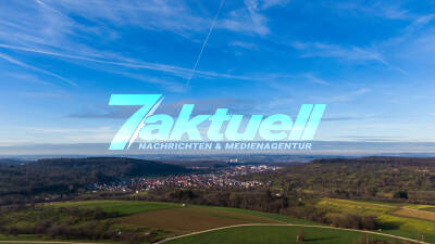 Luftbilder Beuren, Burg Hohenneuffen - Sonniges Wetter präsentiert Sehenswürdigkeiten in neuem Glanz