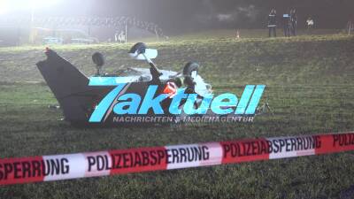 Flugzeug in mehrere Teile gerissen - Cessna verunfallt bei Landung - crasht durch Flughafen-Zaun - Flughafen-Betrieb für 1,5 Stunden eingestellt