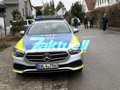 Mann wird nach Schusswechsel mit Polizei überwältigt: Spezialkräfte nehmen anscheind verwirrte Person fest - Fluchtversuch über Balkon auf Vordach