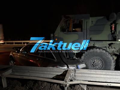 US-Militärfahrzeug verunfallt auf A81 - LKW verliert Kontrolle und beschädigt 7 PKWs - schwierige Bergung