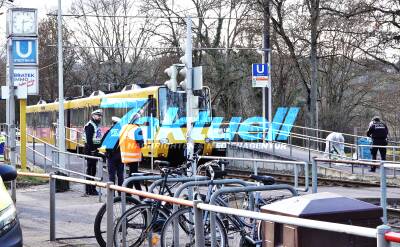 Tödlicher Streit unter Schülern: 13-Jähriger schubst unabsichtlich 12-Jährigen vor einfahrende Bahn, dieser stirbt - Stadtbahnunfall in Stuttgart-Mühlhausen 