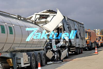 A 93: tödlicher Lkw-Auffahrunfall bei Blockabfertigung – Autobahnsperrung – massive Verkehrsbehinderungen auch auf Ausweichstrecke U6