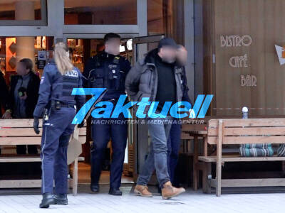 Polizei fahndet nach Axtangreifer: Eine Person in Handschellen abgeführt: 2 schwerst Verletzte Personen von Polizei gefunden - Axtangriff in der Hertener Innenstadt - Hintergründe unklar