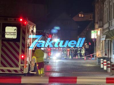 Buttersäure in Mehrfamilienhaus verteilt - Hund und Bewohner müssen sich übergeben - Feuerwehr im Einsatz auf der Kolpingstrasse in Datteln
