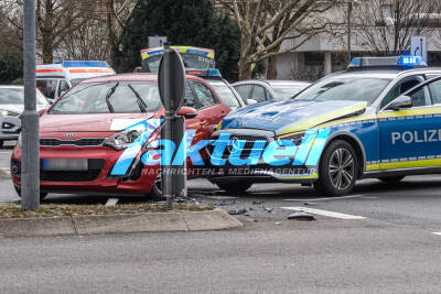 Streifenwagen in Waiblingen auf Kreuzung verunfallt 