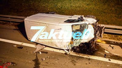 A8 Schwerer Unfall - Transporter umgestürzt - LKW beteiligt - Verletzte