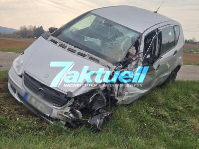 Mercedes kommt zwischen Erligheim und Bönnigheim nach links von der Fahrbahn ab und touchiert einen entgegenkommenden Lkw – zwei Personen verletzt.