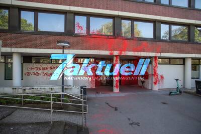 Farbanschlag auf Amtsgericht in Stuttgart: ca. 10 Täter beschmieren Gebäude mit Parolen und Farbe