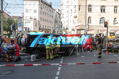 G-Klasse rast in Fußgänger! 3 lebensgefährlich Verletzte - Frau verstorben - Großalarm in Stuttgarter Innenstadt - Fahrer festgenommen
