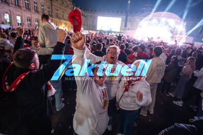 VfB Fans feiern mit Autokorsos und Jubel - Stuttgarter Innenstadt im Ausnahmezustand - Viele Voxpops