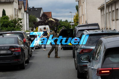 Weiterstadt: 19 Jähriger vergewaltigt Frau in Hotel und droht mit Schusswaffe - heute stürmt Spezialeinheit der Polizei seine Wohnung - SEK (on tape!) + OTon!
