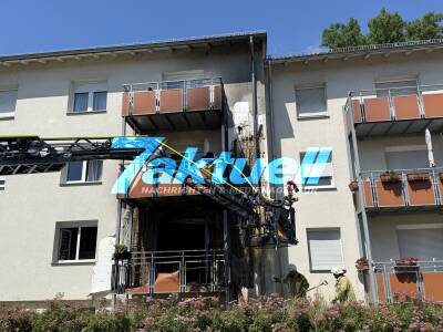 2 Balkone brennen an Mehrfamilienhaus - Einsatz bei großer Sommerhitze - Feueralarm während Feuerwehrfest auf der Feuerwache Heilbronn