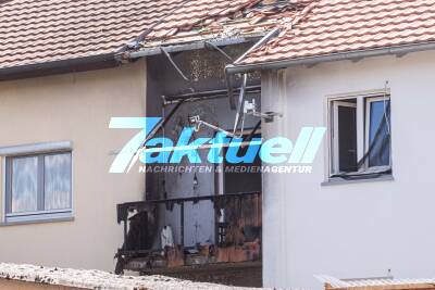 Brand auf Balkon greift auf darüberliegenden Balkon über – vier Personen leicht verletzt – Wohnungen unbewohnbar