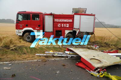 Feuerwehreinsatz endet tragisch: Löschfahrzeug verunglückt auf dem Weg zum Brand - Zwei Kameraden schwer verletzt, zwei Rettungshubschrauber im Einsatz